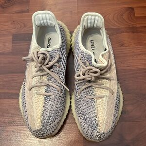 YEEZY BOOST 350 V2